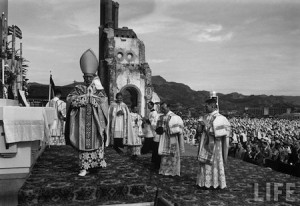 Nagasaki-juin-1949-messe-pontificale-pelerinage-03  