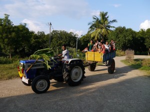 Sortie en tracteur le jour du Pongal, la fête des moissons  